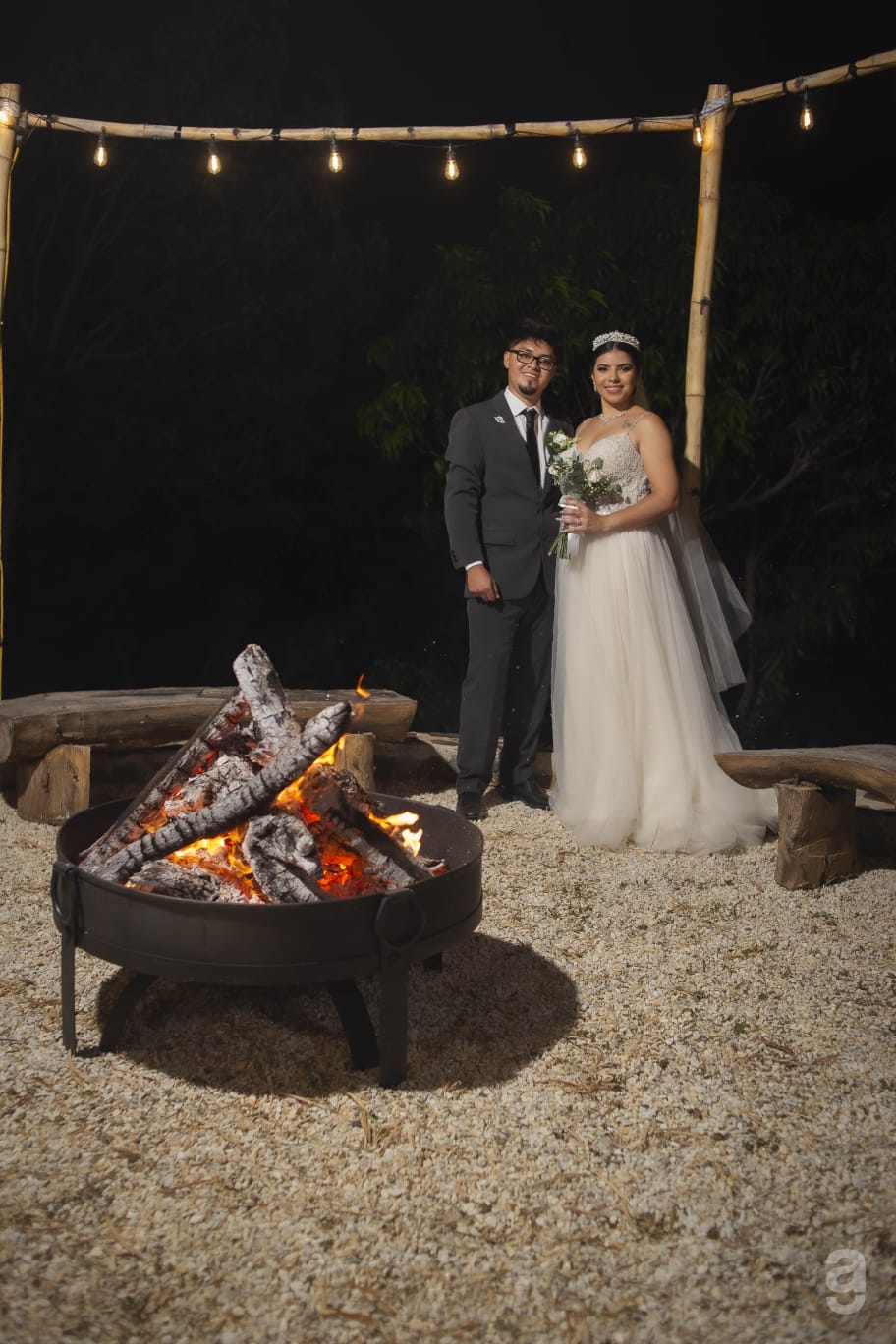 Novios en Fogata